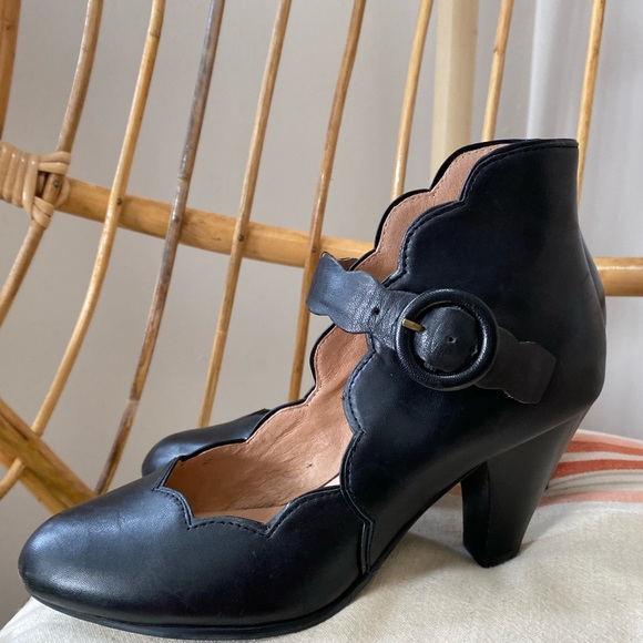 Shoes - Miz Mooz black leather shoes